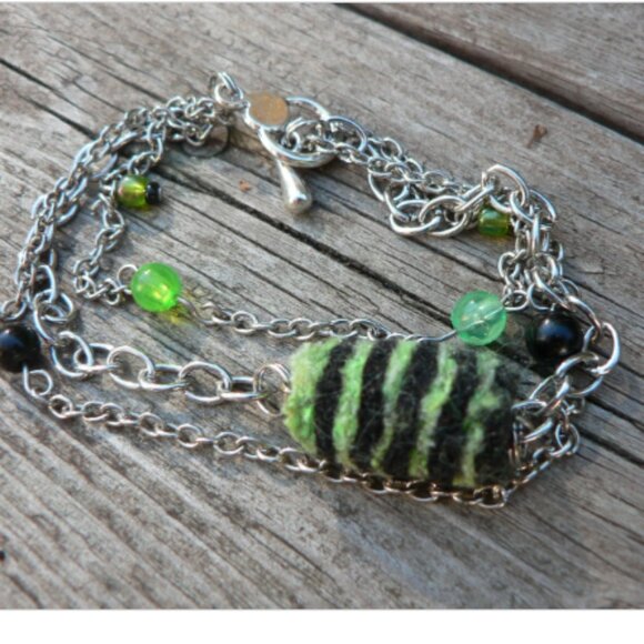 2x14$ ☃️ ❄️  CREATION -  Recycle fabric Pompom bracelet beads chains green black - Picture 1 of 6